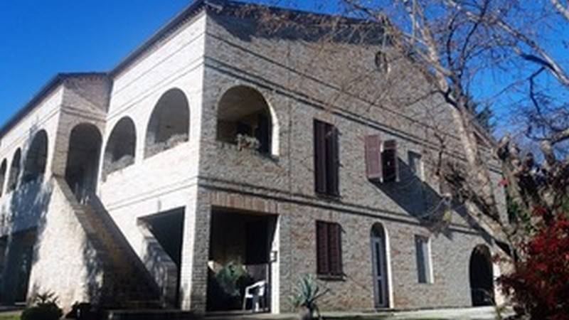 Colonica in vendita a Porto Recanati Macerata Quartiere Ovest - Grotte - Montarice