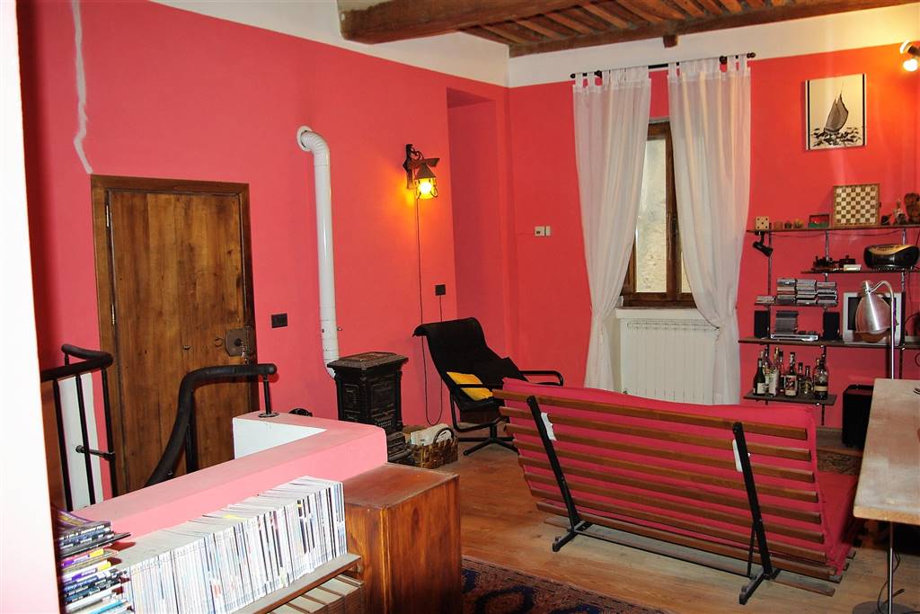 MONTEPESCALI, GROSSETO, Apartment for sale of 100 Sq. mt., Restored, Heating Individual heating system, Energetic class: G, composed by: 4 Rooms, 