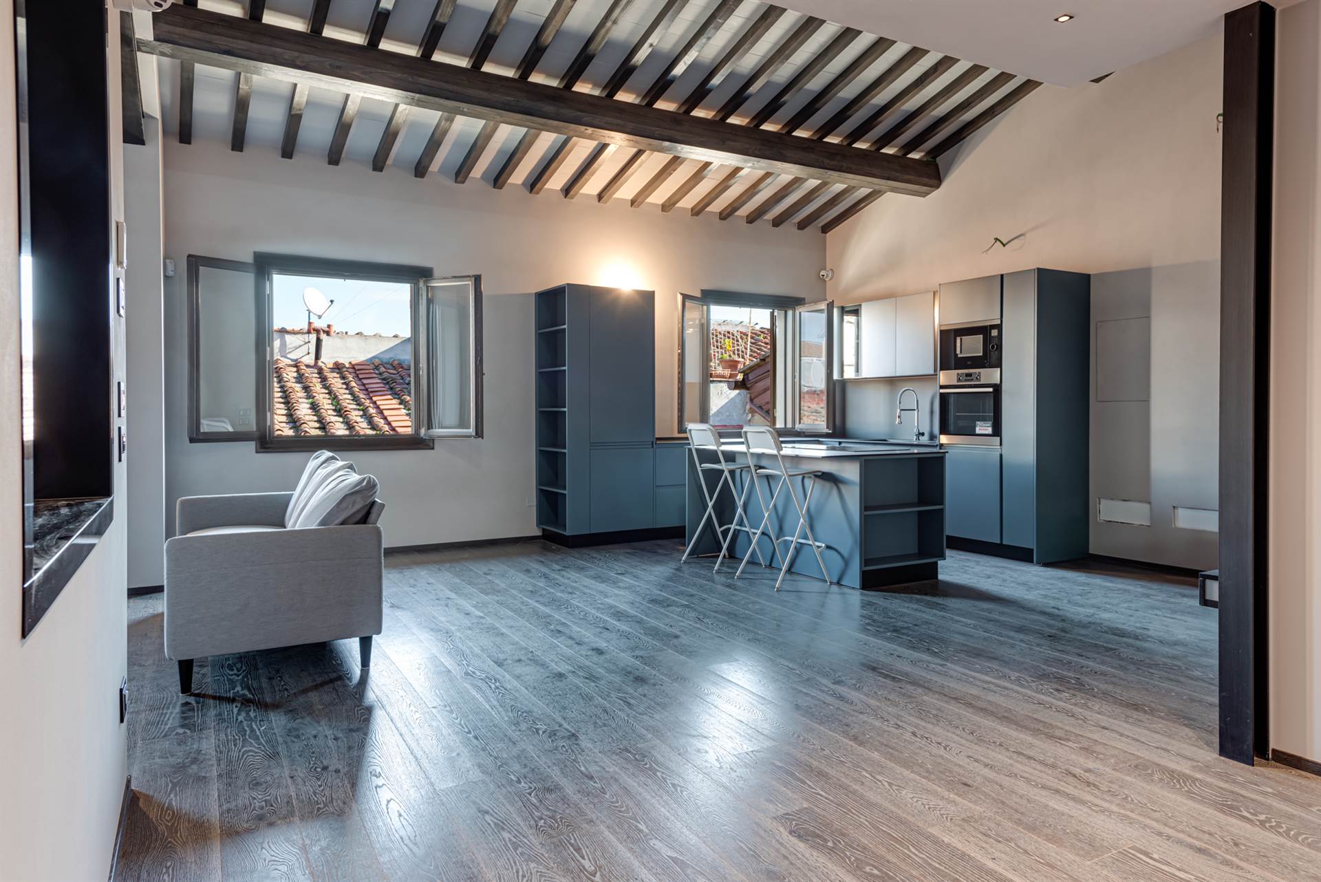 PONTE VECCHIO, FIRENZE, Penthouse for sale of 120 Sq. mt., Restored, Heating Individual heating system, Energetic class: A2, placed at 5° on 6, 