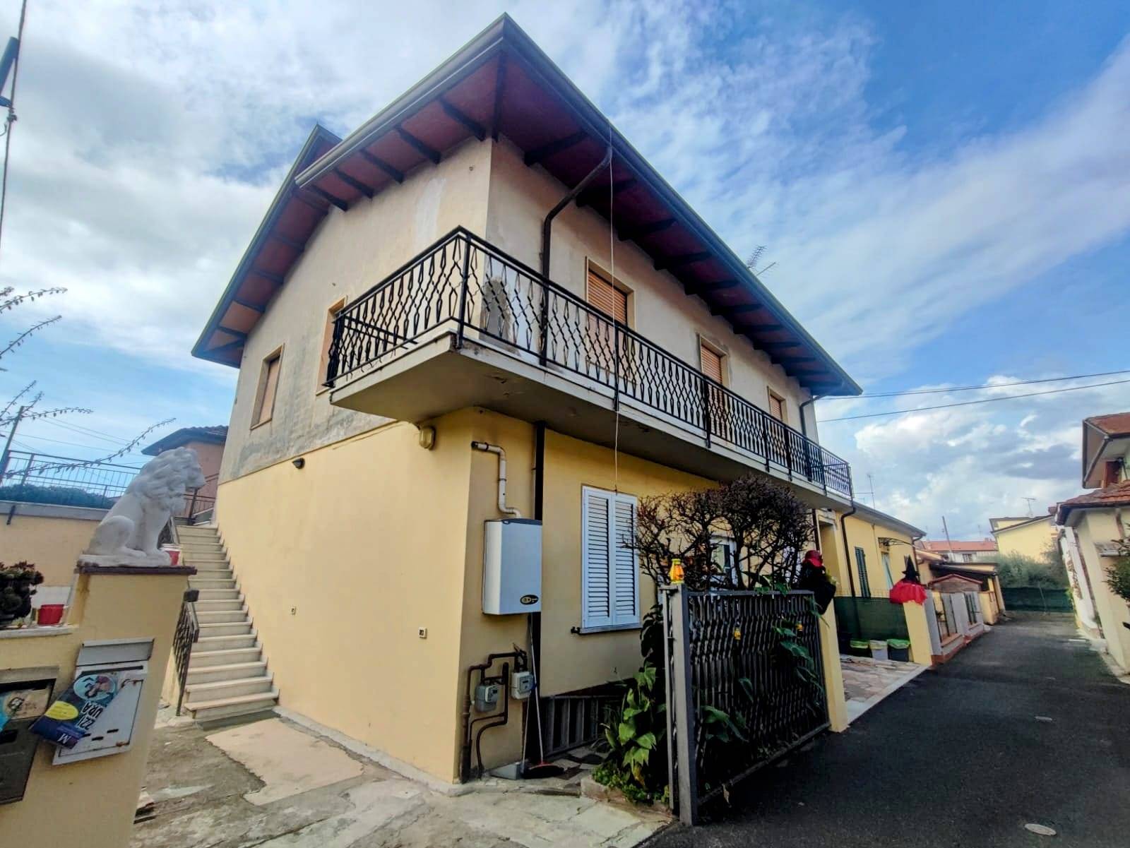 Appartamento in vendita a Carrara Massa Carrara Avenza