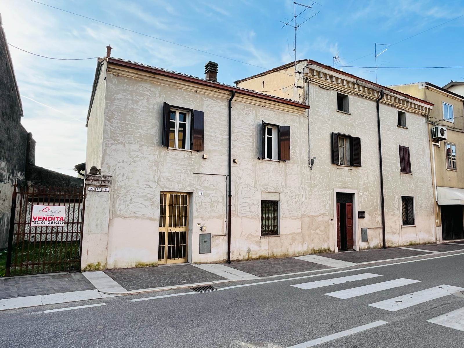 Casa singola in vendita a Erbe' Verona