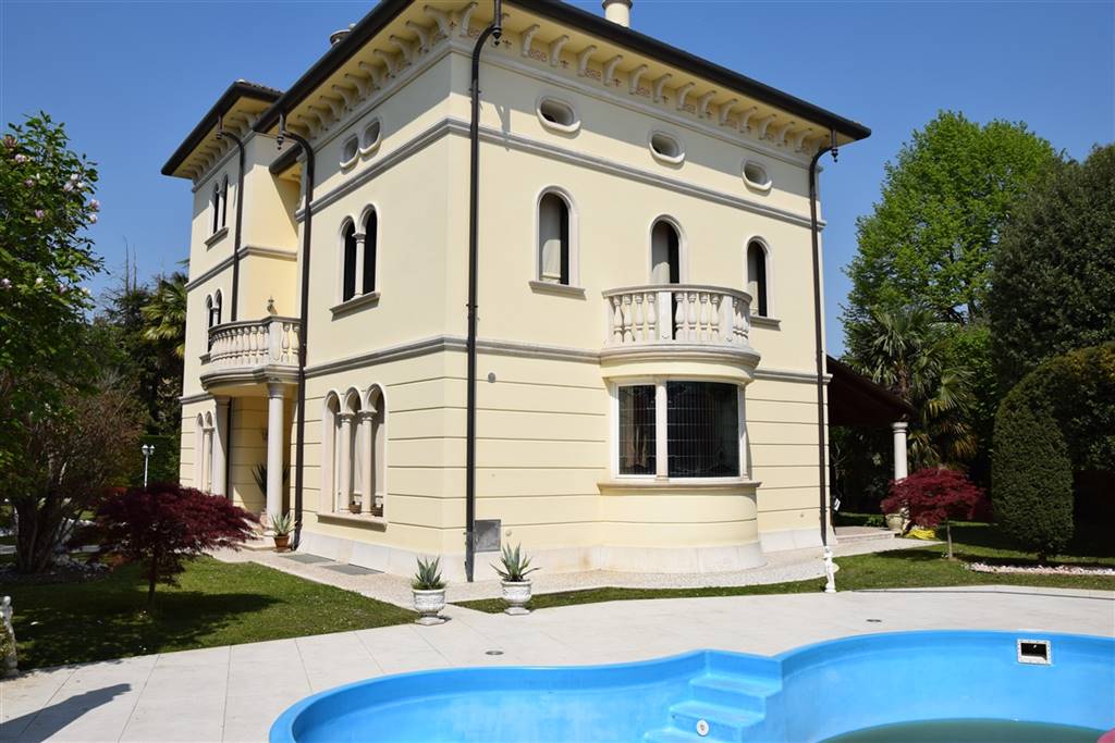 CHIARANO Villa con piscina e annessi Foto 1