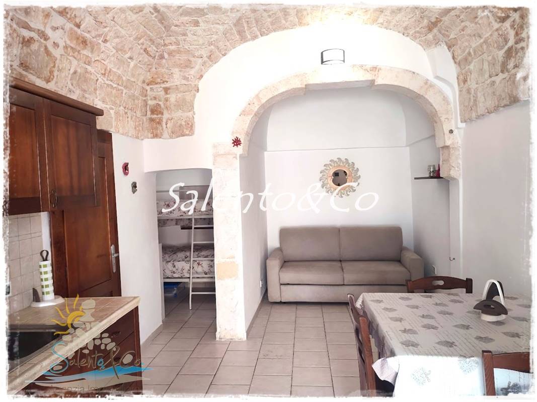 Casa PAISIELLO is an old stone house dating back to the early 20th century with vaulted star vaults, set in the characteristic alleys and just a few 