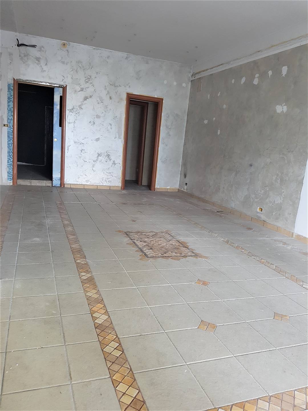 STAZIONE DI MONTALTO, MONTALTO UFFUGO, Commercial property for rent of 88 Sq. mt., Excellent Condition, composed by: 1 Room, 1 Bathroom, Price: € 700