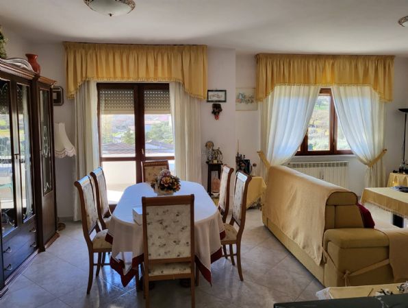 TAVERNA, MONTALTO UFFUGO, Apartment for sale of 173 Sq. mt., Excellent Condition, Heating Individual heating system, placed at 3° on 4, composed by: 