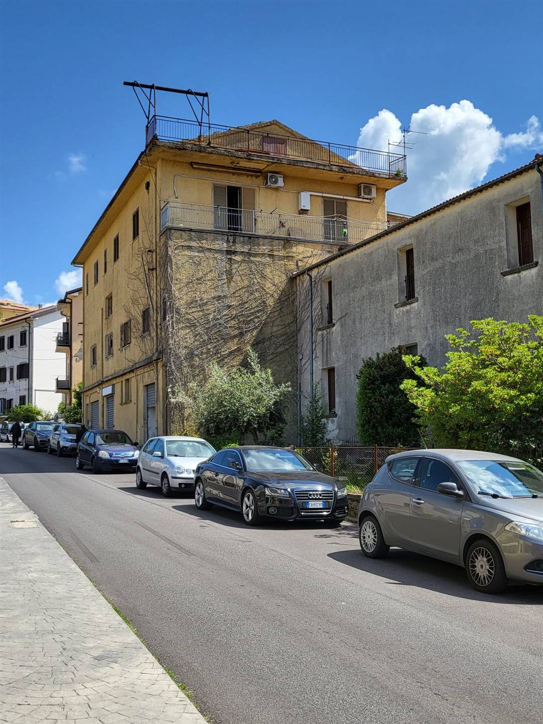 STAZIONE DI MONTALTO, MONTALTO UFFUGO, Wohnung zu verkaufen von 170 Qm, Renovierungsbeduerftig, Energie-klasse: G, am boden Land, zusammengestellt 