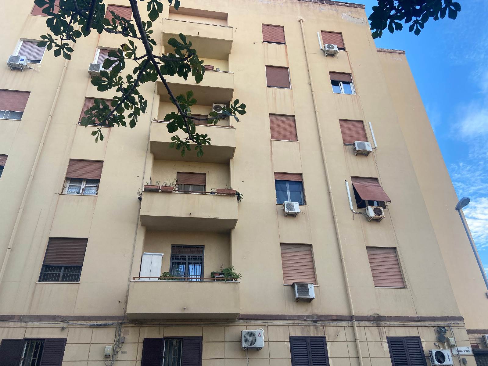 Quadrilocale in Via Montalbo 243/a in zona Cantieri a Palermo