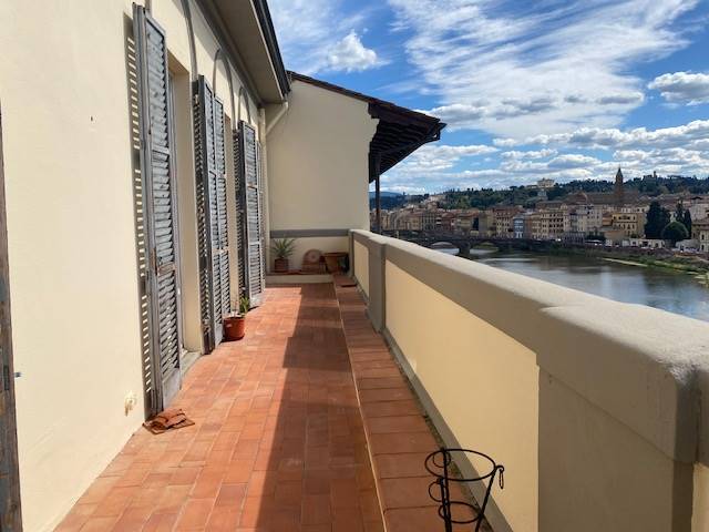 LUNGARNO AMERIGO VESPUCCI, FIRENZE, Apartment for sale of 206 Sq. mt., Be restored, Heating Individual heating system, Energetic class: G, placed at 