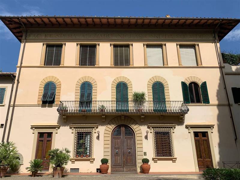 SAN DOMENICO, FIESOLE, Apartment for sale of 250 Sq. mt., Excellent Condition, Heating Individual heating system, Energetic class: G, placed at 3°, 