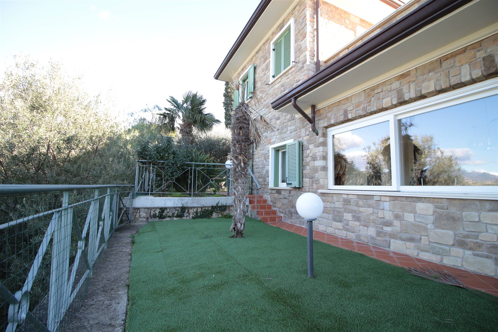 BORDIGHERA, Villa for sale of 230 Sq. mt., Almost new, Heating Individual heating system, Energetic class: C, Epi: 85,74 kwh/m2 year, composed by: 8 