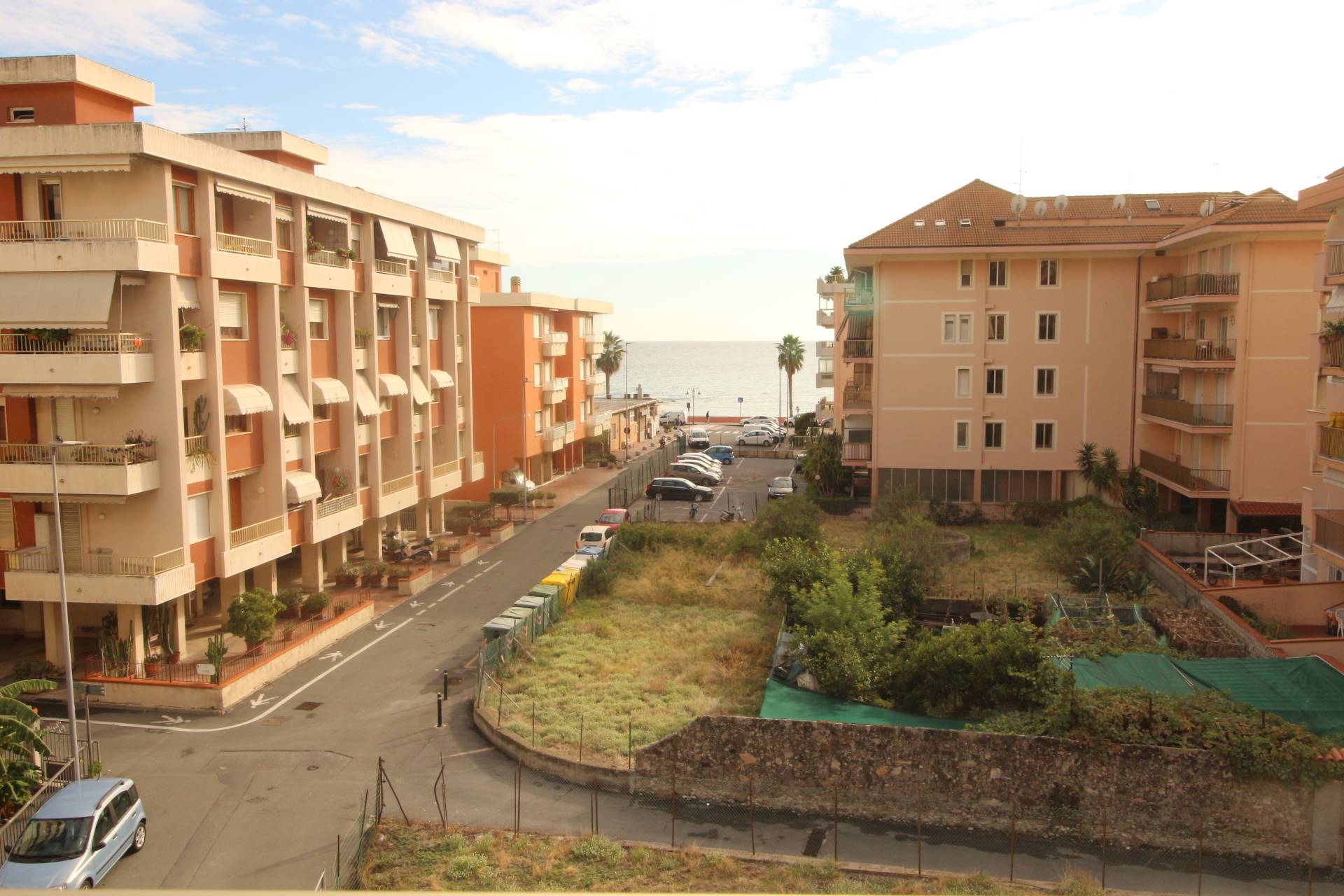 VENTIMIGLIA, Apartment for sale of 100 Sq. mt., Excellent Condition, Heating Centralized, placed at 3°, composed by: 5 Rooms, Kitchenette, , 2 