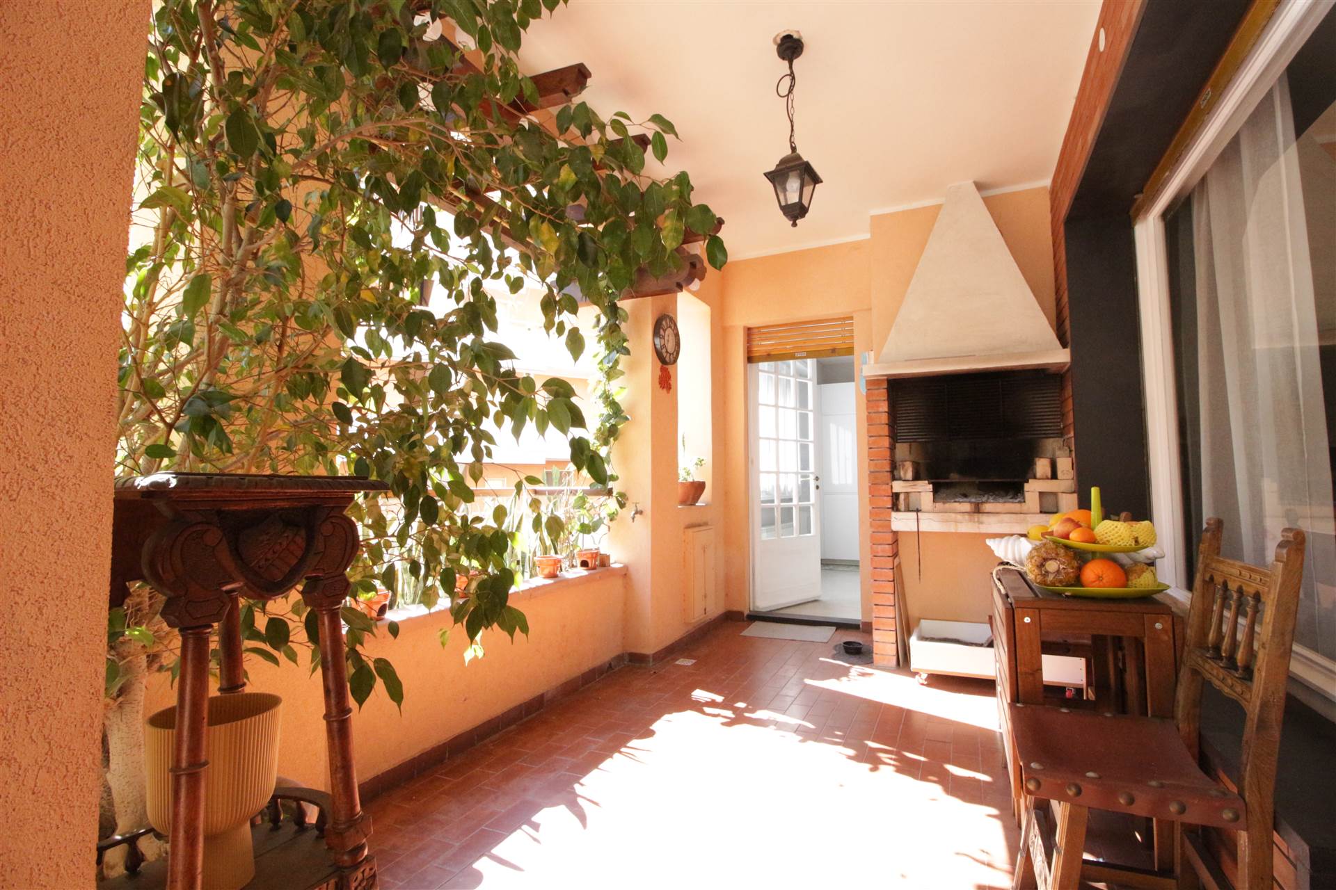Splendido appartamento di prestigio in vendita a Ventimiglia, con una superficie di 160 mq situato al primo piano. La classe energetica è D e 