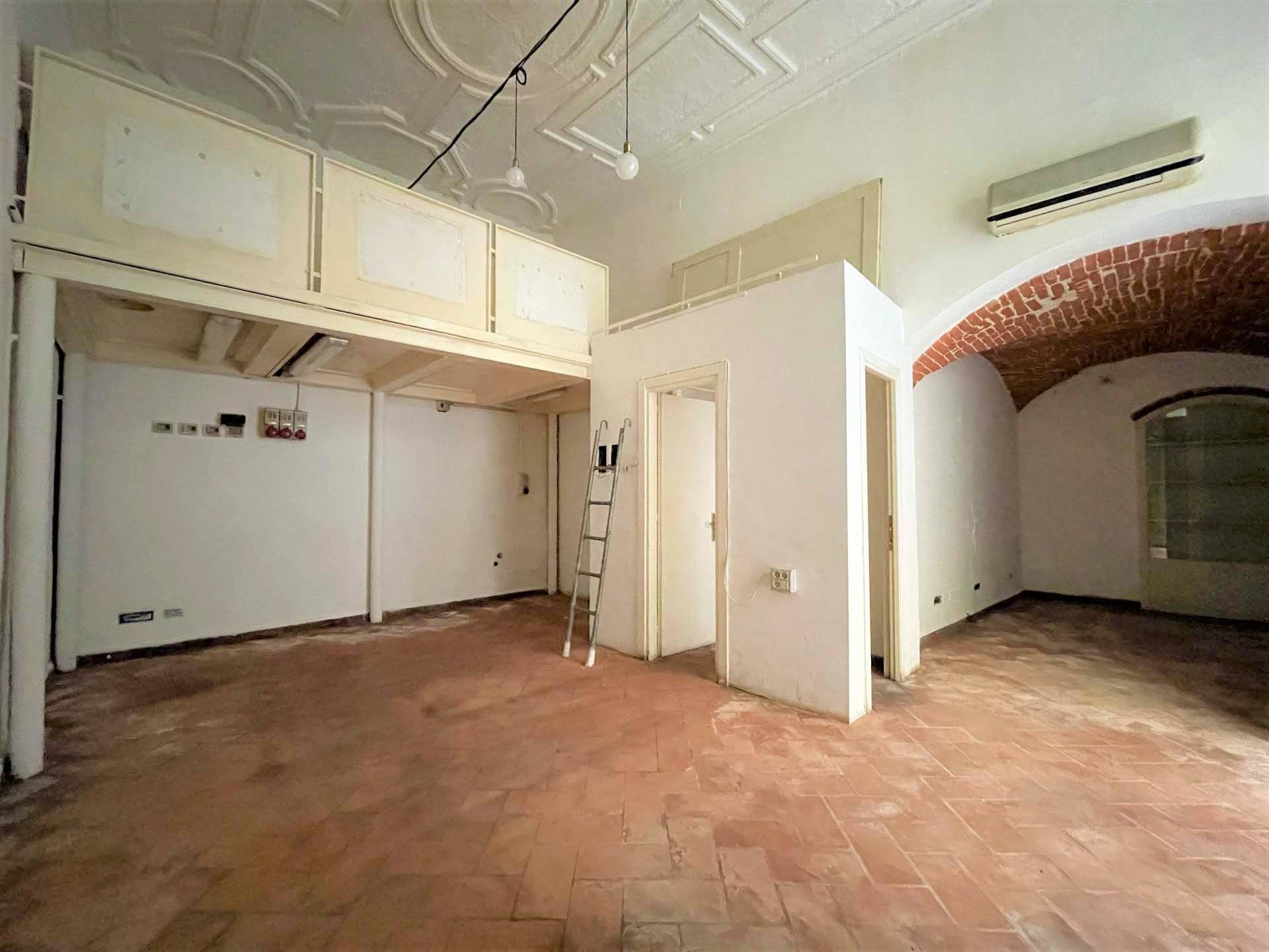 CENTRO - CONTRADA LEOCORNO, SIENA, Workshop for sale of 50 Sq. mt., Good condition, Heating Individual heating system, Energetic class: F, Epi: 13,1 kwh/m3 year, placed at Ground on 3, composed by: 2 