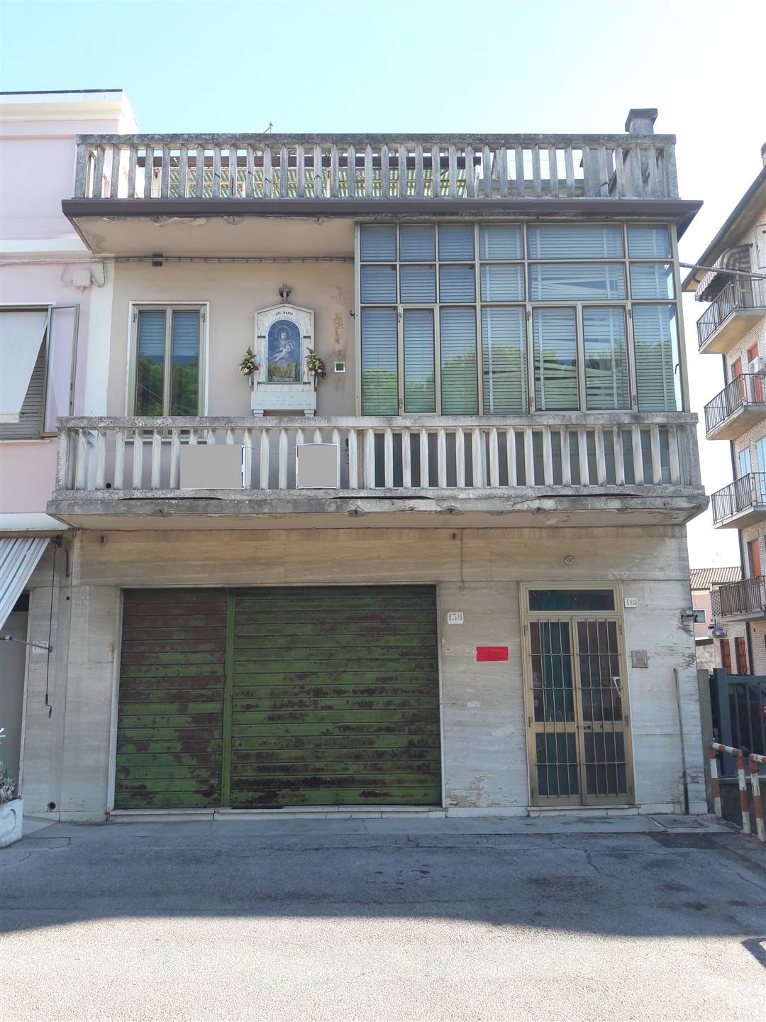 Rif. B397 ADRIA - Corso Garibaldi vendesi casa accostata di ampia metratura da ristrutturare disposta tra i piani terra primo e secondo, con 