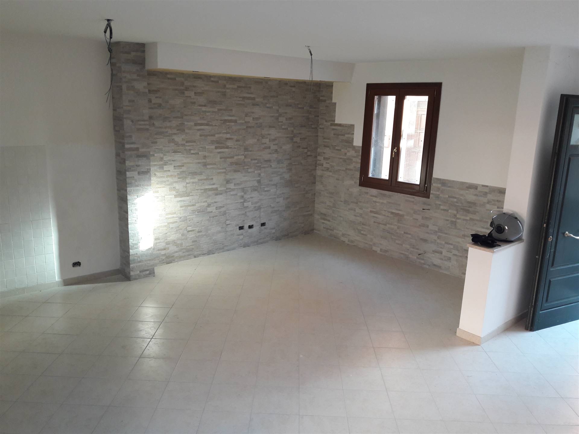 LOREO, Single house for sale of 110 Sq. mt., Restored, Heating Individual heating system, Energetic class: G, composed by: 4 Rooms, Separate kitchen, 