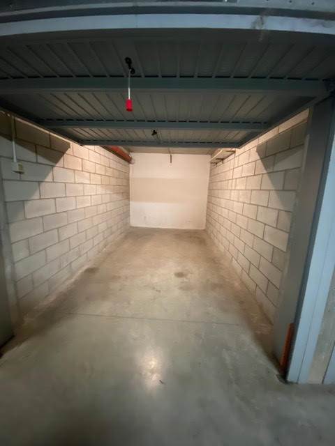 Rif. B524 SOTTOMARINA: Vendesi garage interrato di 13 mq, di facile accesso, situato in una laterale di viale Mediterraneo. Misure: - Largezza 2,6 mt.