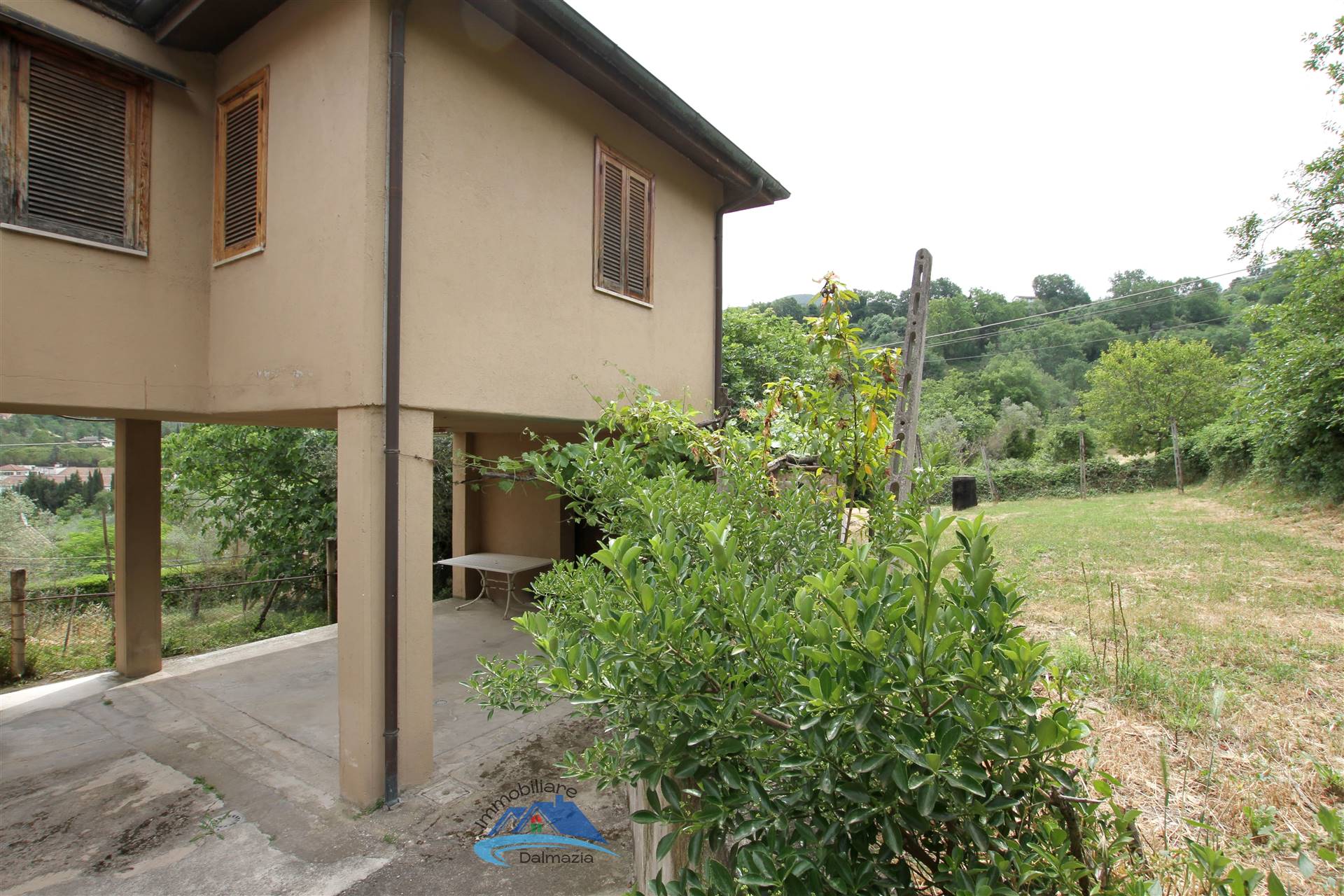 Casa semi indipendente abitabile in zona Valenza a Terni