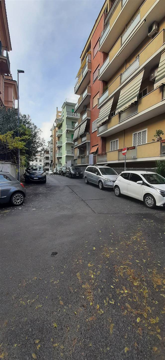 Garage / Posto auto in Via di Villa Lauricella 19 a Roma