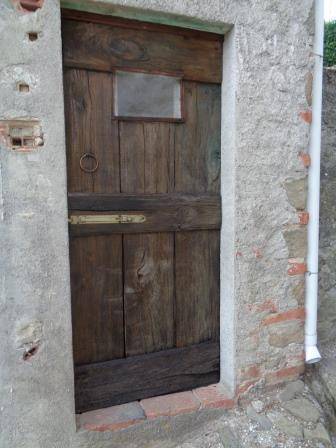 La porta della cantina - The cellar door