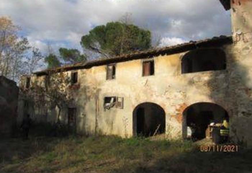 REGGELLO, Villa for sale of 2400 Sq. mt., Be restored, Energetic class: G, placed at Ground on 2, composed by: 10 Rooms, Price: € 290,000