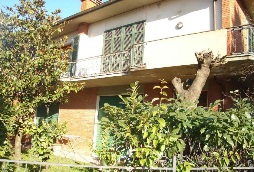 SERRAVALLE, EMPOLI, Terraced house for sale of 304 Sq. mt., Habitable, Heating Individual heating system, Energetic class: G, placed at Ground on 1, 