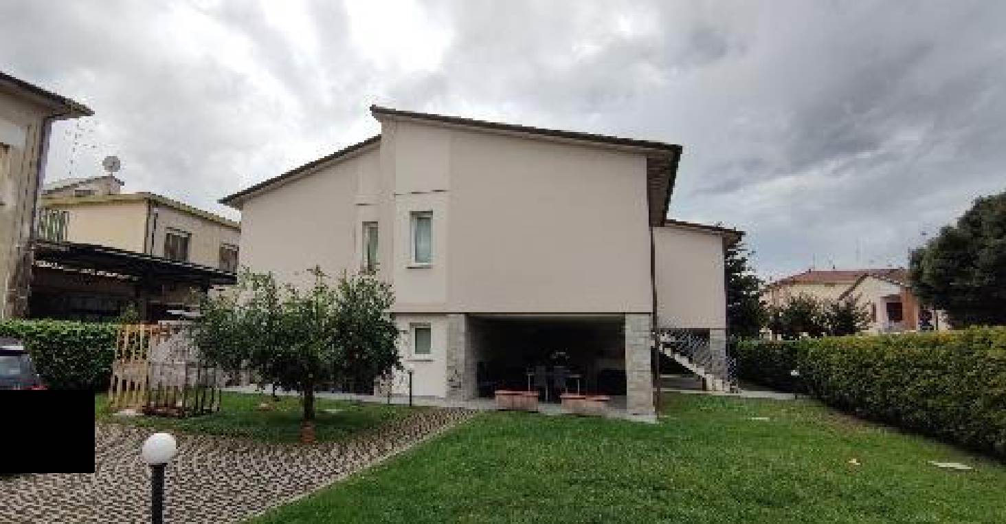 FUCECCHIO, Cottage for sale of 309 Sq. mt., Habitable, Heating Individual heating system, Energetic class: G, placed at Ground on 1, composed by: 8 
