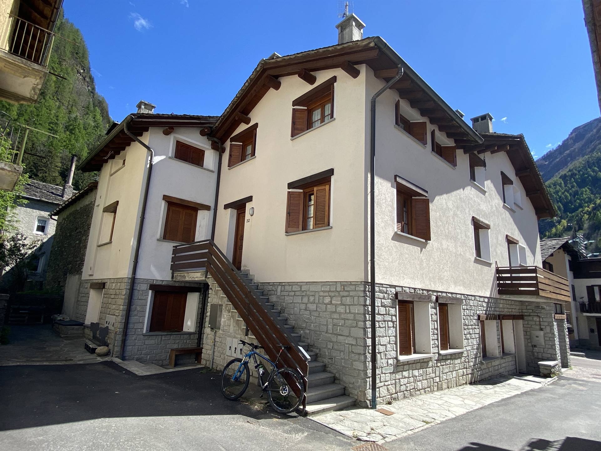 Casa semi indipendente in Via Tini a Campodolcino
