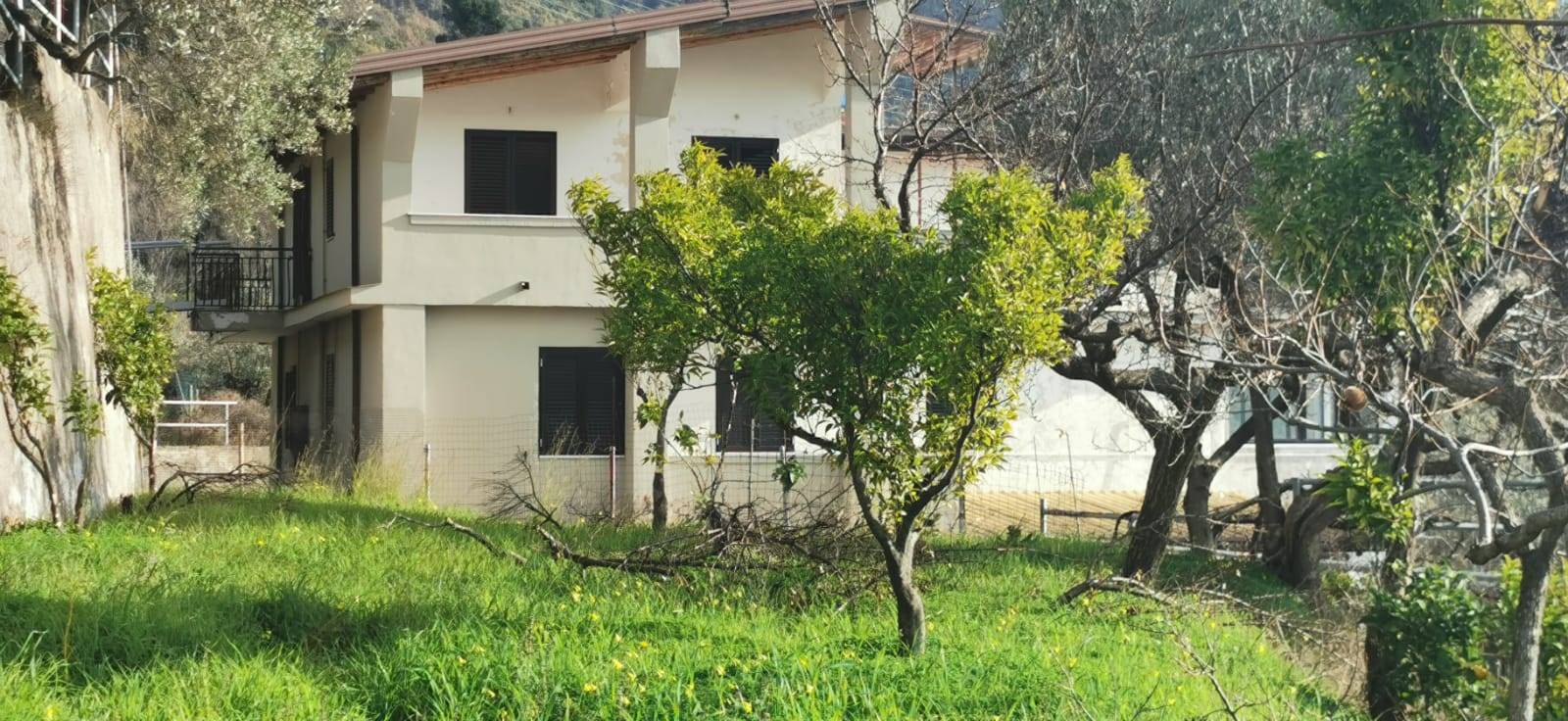 Villa abitabile in zona Ogliara a Salerno