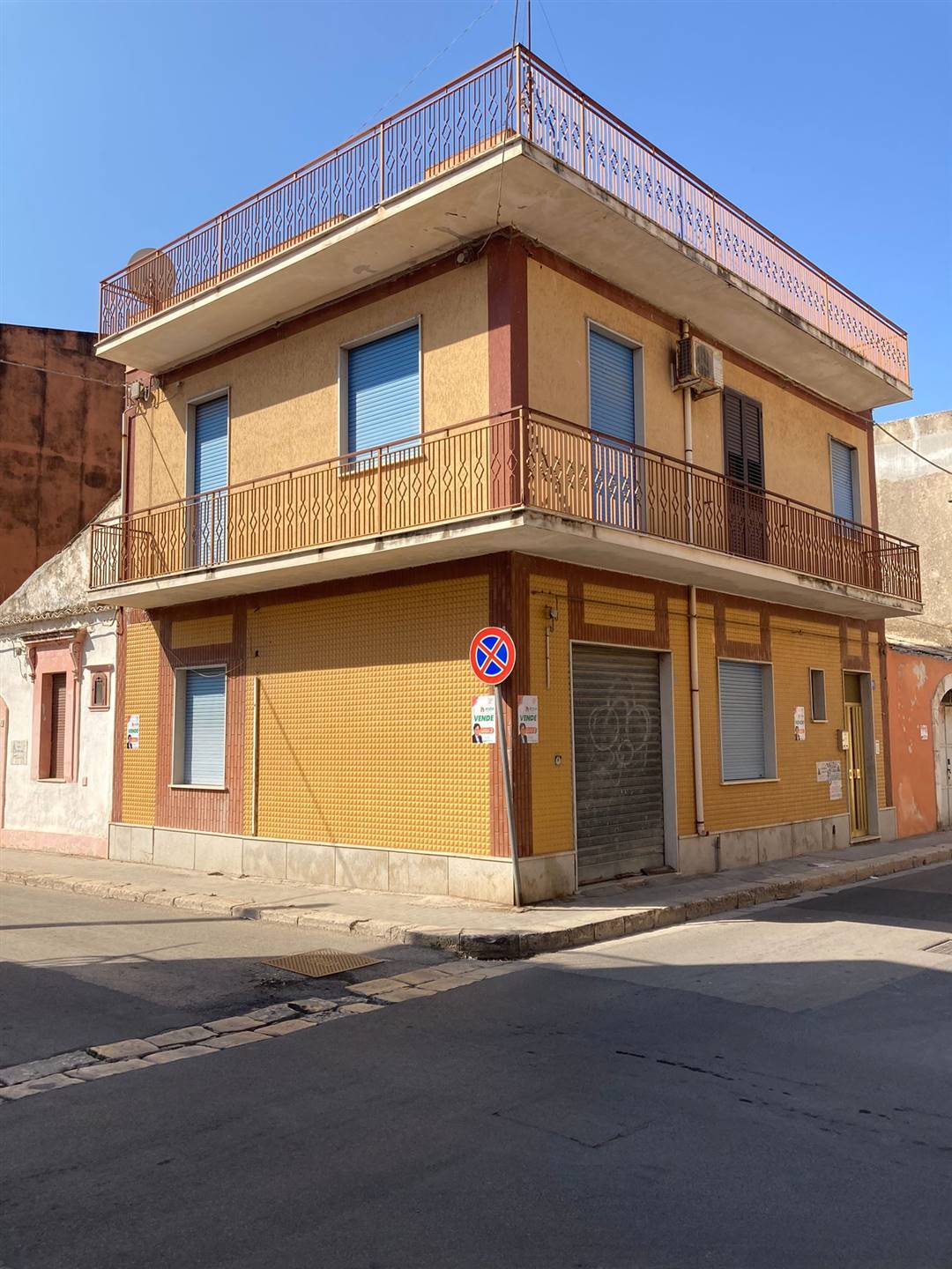 PACHINO, Single house for sale of 150 Sq. mt., Good condition, Heating Non-existent, Energetic class: G, placed at Ground on 2, composed by: 8 Rooms, 