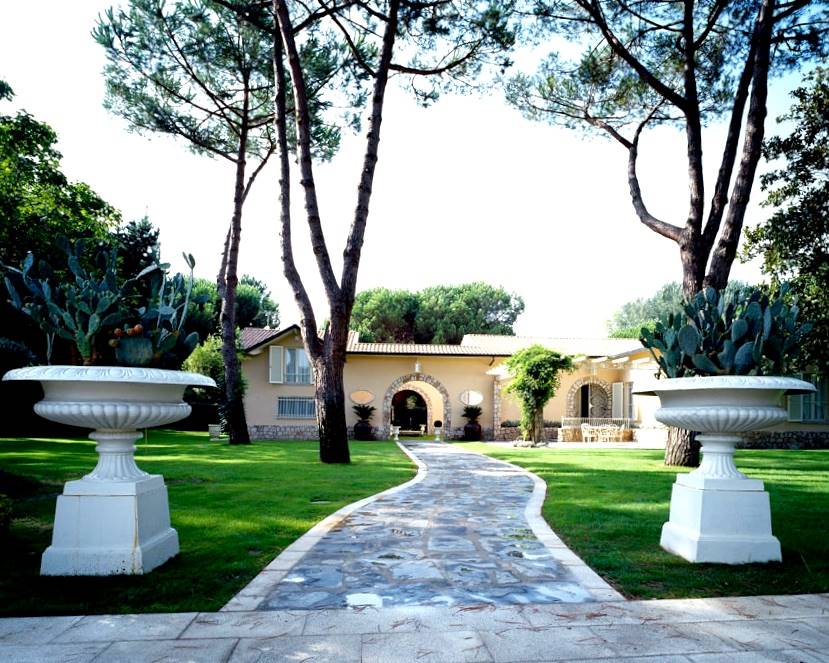 Villa in Via Ronchi in zona Ronchi a Massa