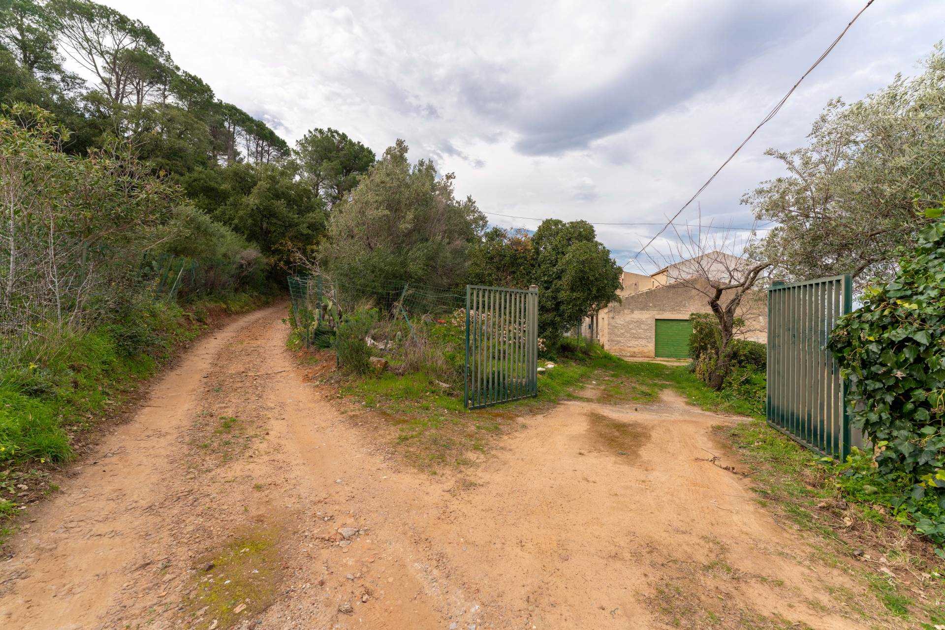 CEFALU', Agricultural land for sale of 51 Sq. mt., Be restored, Heating Non-existent, Energetic class: G, placed at Ground, composed by: 2 Rooms, 