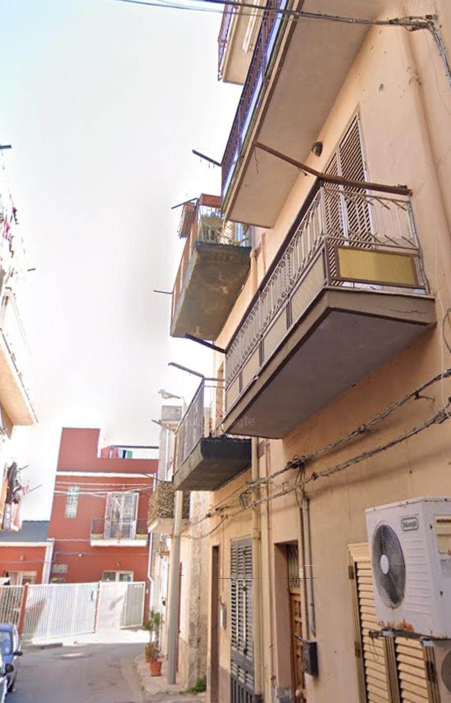 Zona Corso dei Mille - Guarnaschelli in Via Francesco Milo Guggino, proponiamo in vendita appartamento di 58mq circa posto al 1° piano di una piccola 