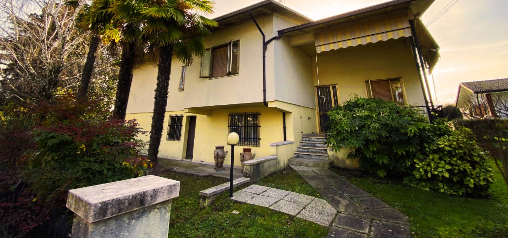 PORTOGRUARO, Villa for sale of 154 Sq. mt., Habitable, Heating Individual heating system, Energetic class: E, placed at Raised, composed by: 10 Rooms, Separate kitchen, , 5 Bedrooms, 2 Bathrooms, 