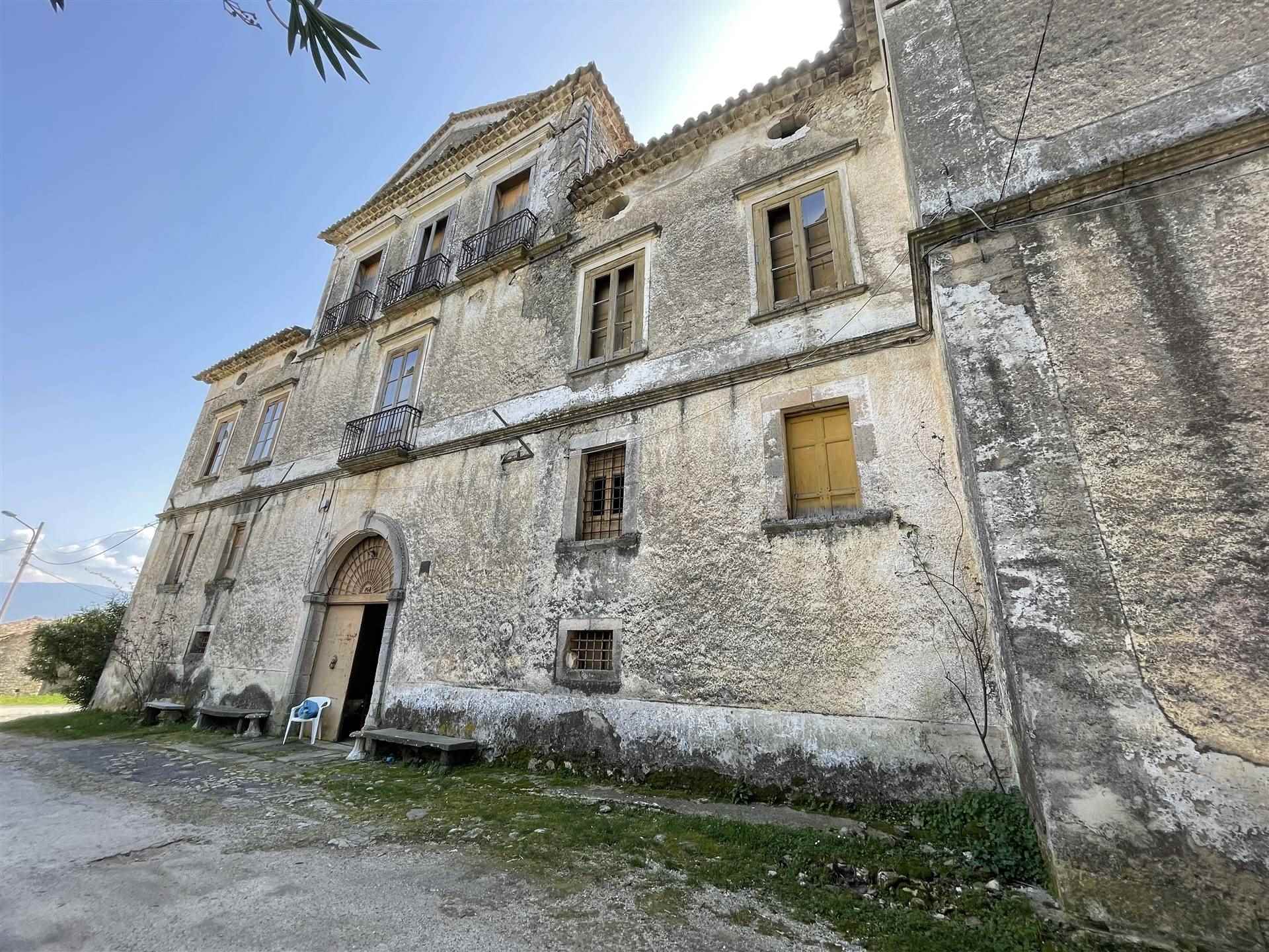 Palazzo in vendita a Castrolibero Cosenza Andreotta