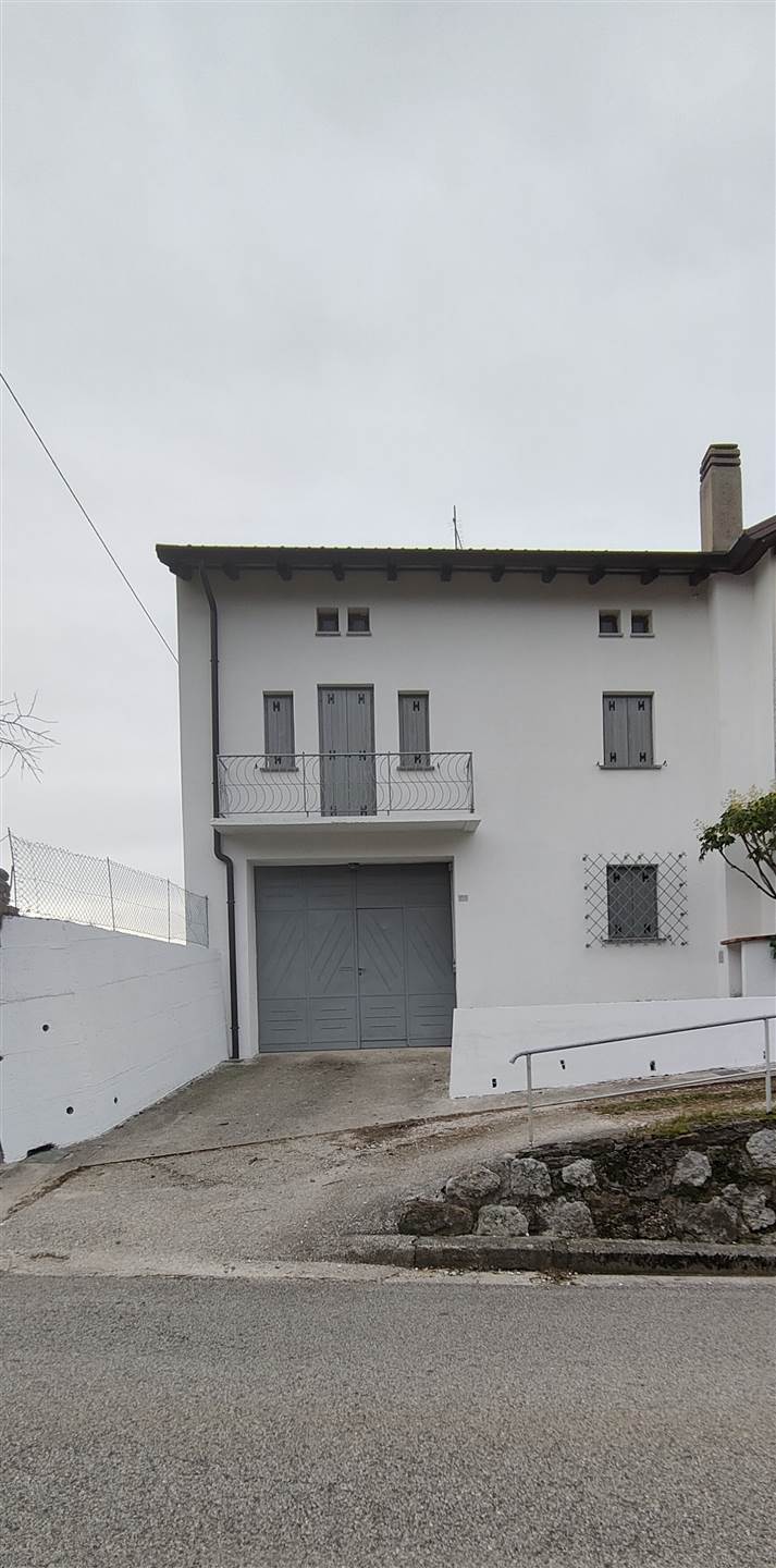 Casa semi indipendente in vendita a Artegna Udine