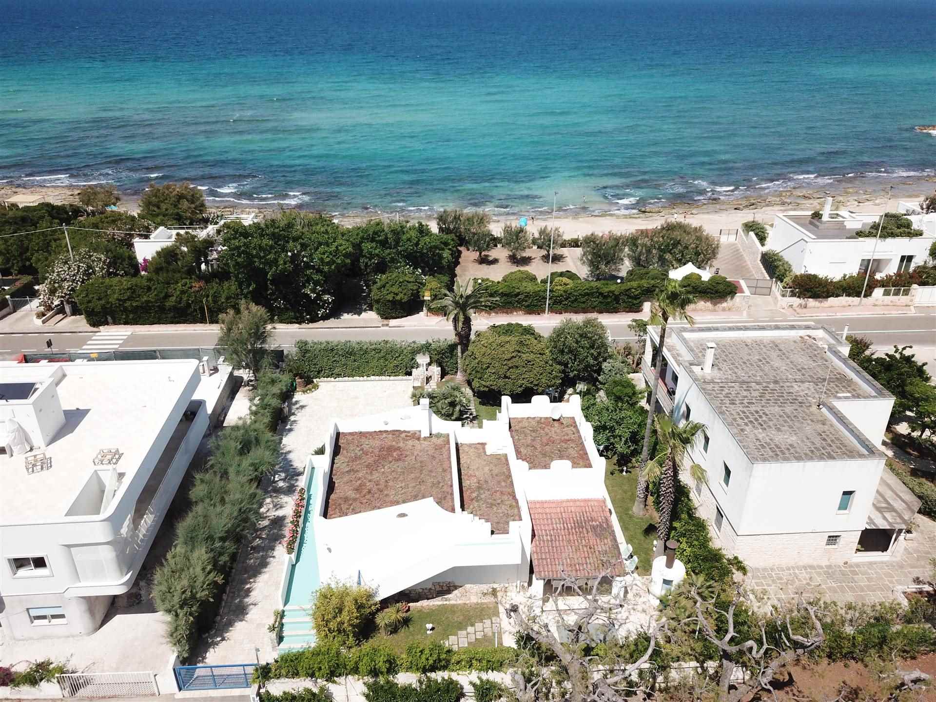 CAPITOLO, MONOPOLI, Villa for sale of 100 Sq. mt., Excellent Condition, Heating Individual heating system, Energetic class: G, Epi: 165 kwh/m2 year, placed at Raised, composed by: 5 Rooms, Separate 