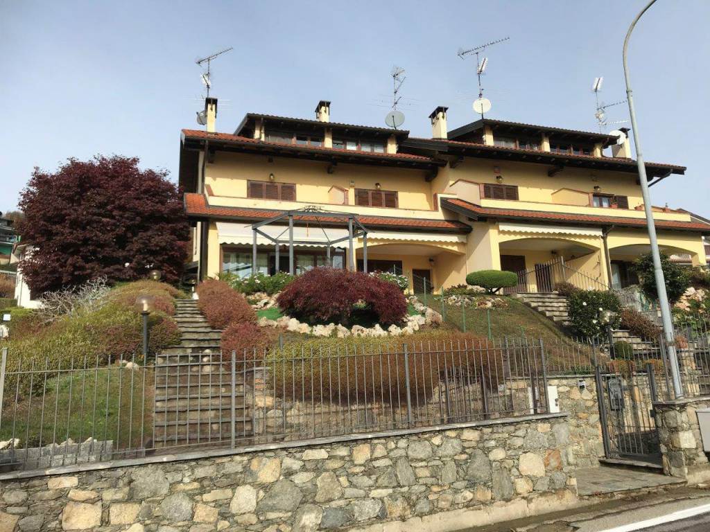 Villa a schiera in ottime condizioni a Nebbiuno