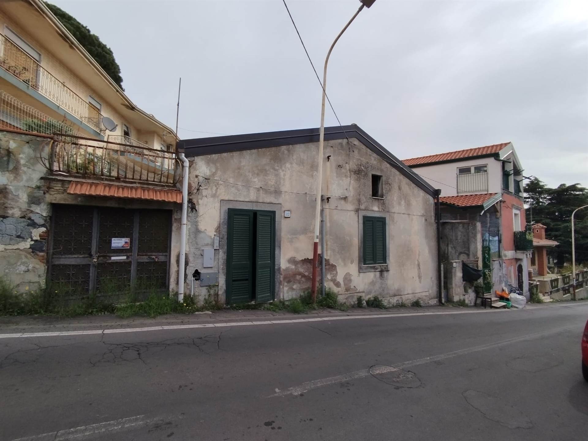 TRECASTAGNI, Single house for sale of 100 Sq. mt., Be restored, Heating Non-existent, Energetic class: G, placed at 1° on 2, composed by: 4 Rooms, 