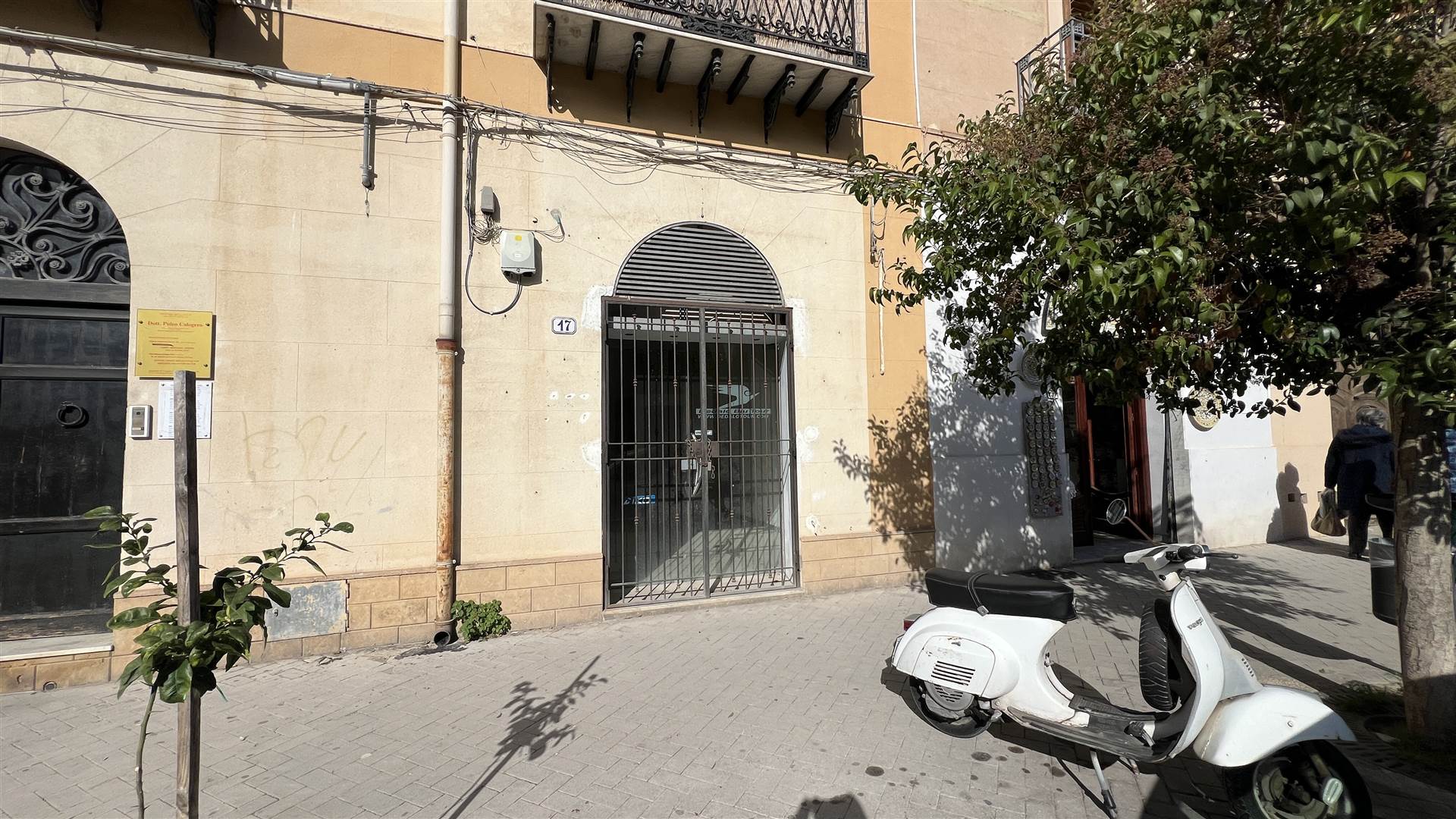 SCIACCA, Commercial property for sale of 50 Sq. mt., Energetic class: G, placed at Ground, composed by: , 1 Bathroom, Price: € 150,000