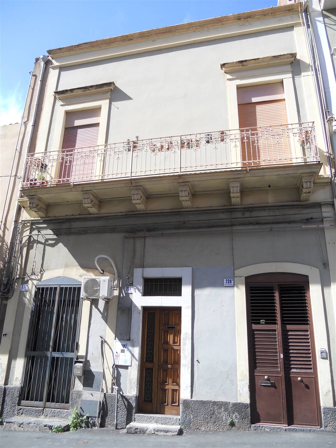 Appartamento indipendente abitabile in zona Borgo a Catania