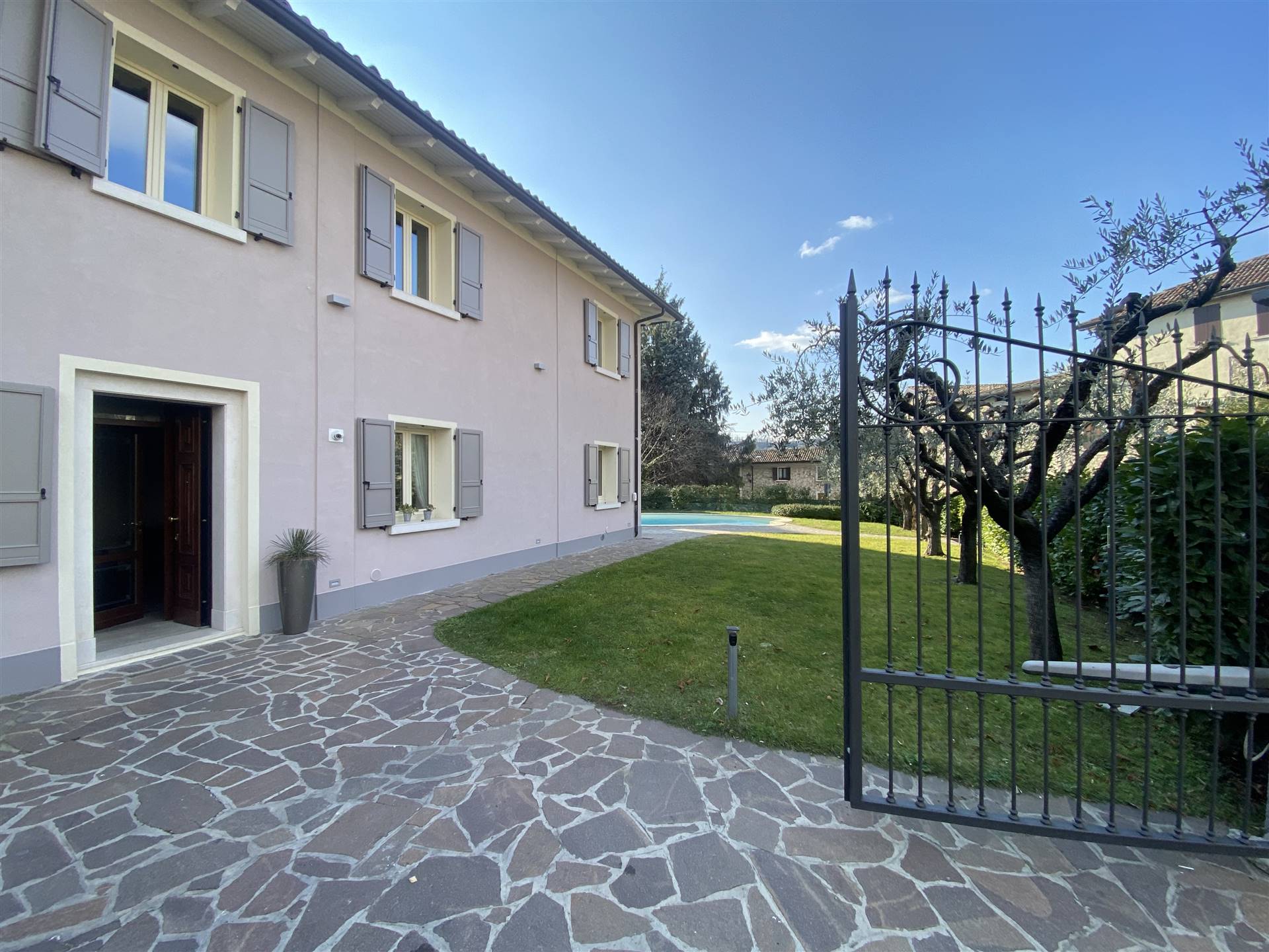 Villa in Via Dietro Castello a San Felice del Benaco
