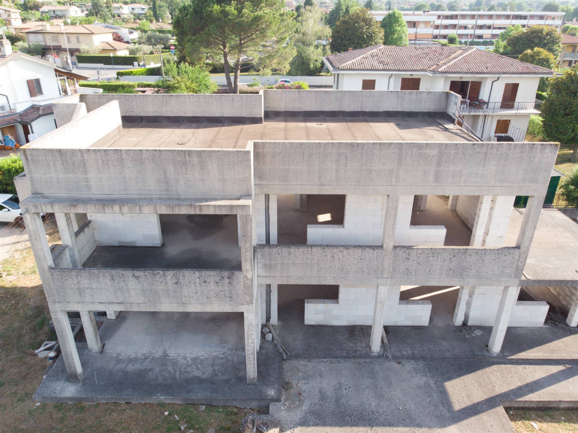 MANERBA DEL GARDA, Villa for sale of 190 Sq. mt., Be restored, Heating Non-existent, Energetic class: G, composed by: 4 Rooms, Separate kitchen, Double Box, Garden, Terrace, Price: € 450,000