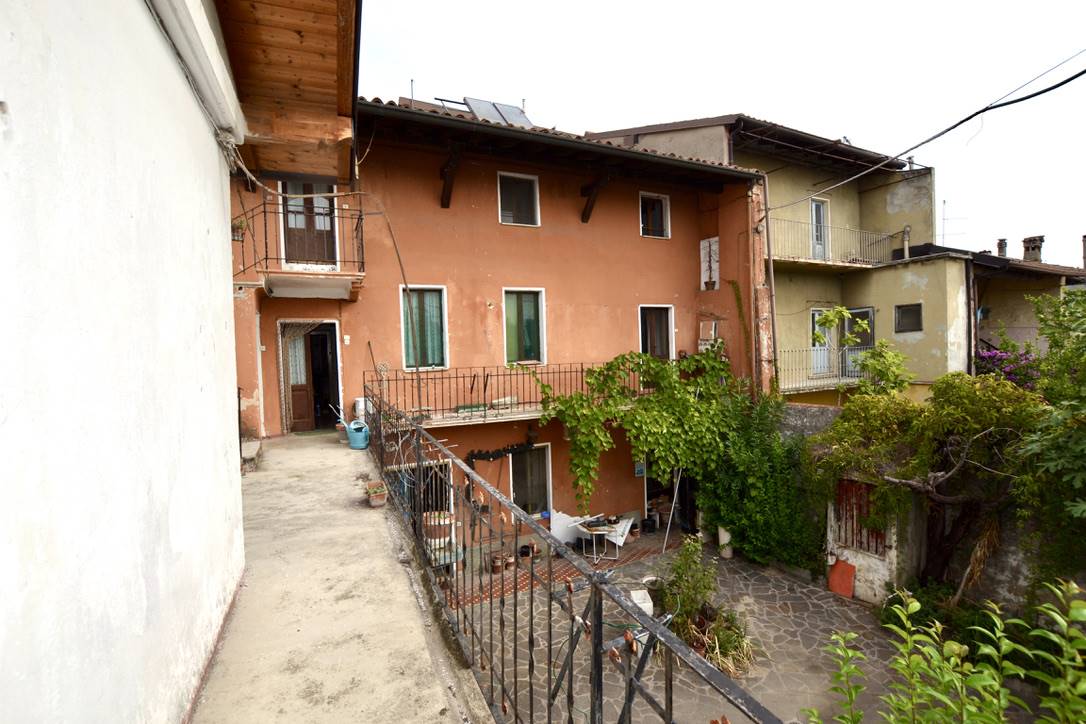 Rustico casale in vendita a Manerba Del Garda Brescia