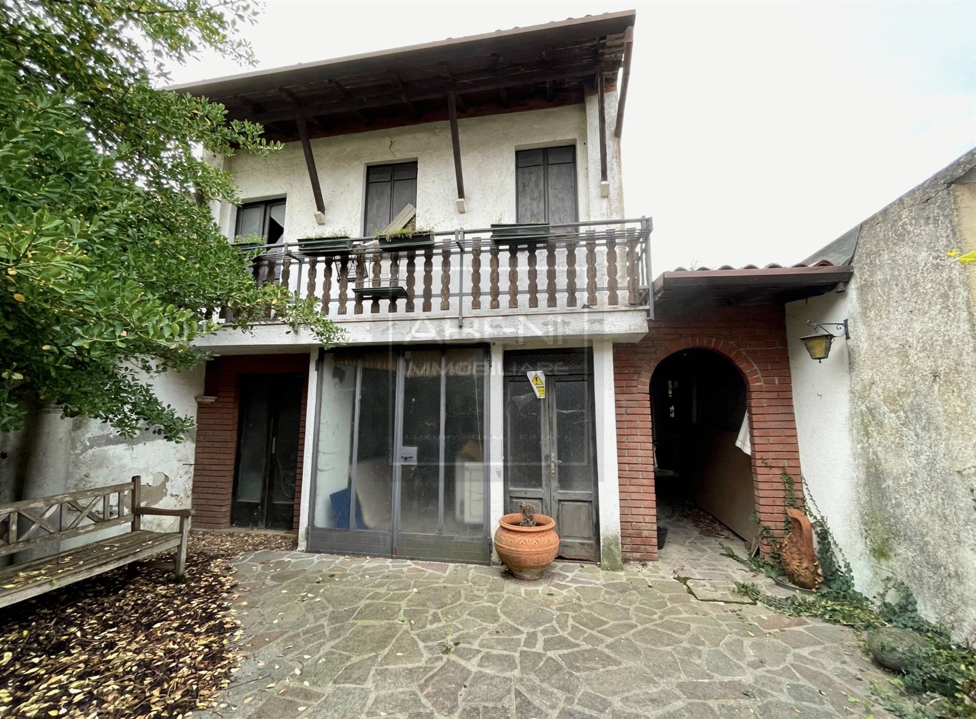 BEDIZZOLE, Rustic farmhouse for sale of 250 Sq. mt., Be restored, Energetic class: G, composed by: 10 Rooms, Separate kitchen, , 4 Bedrooms, 3 