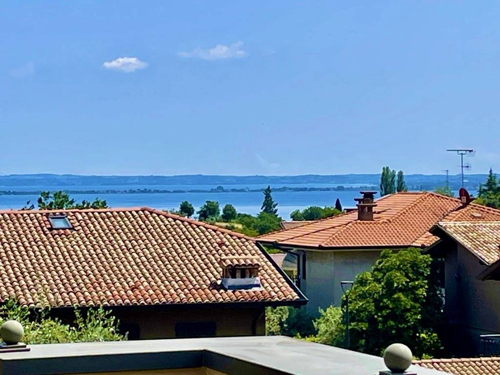 PADENGHE SUL GARDA, Apartment for sale of 95 Sq. mt., Excellent Condition, Heating To floor, Energetic class: A1, placed at 1°, composed by: 3 Rooms, Separate kitchen, , 2 Bedrooms, 2 Bathrooms, 