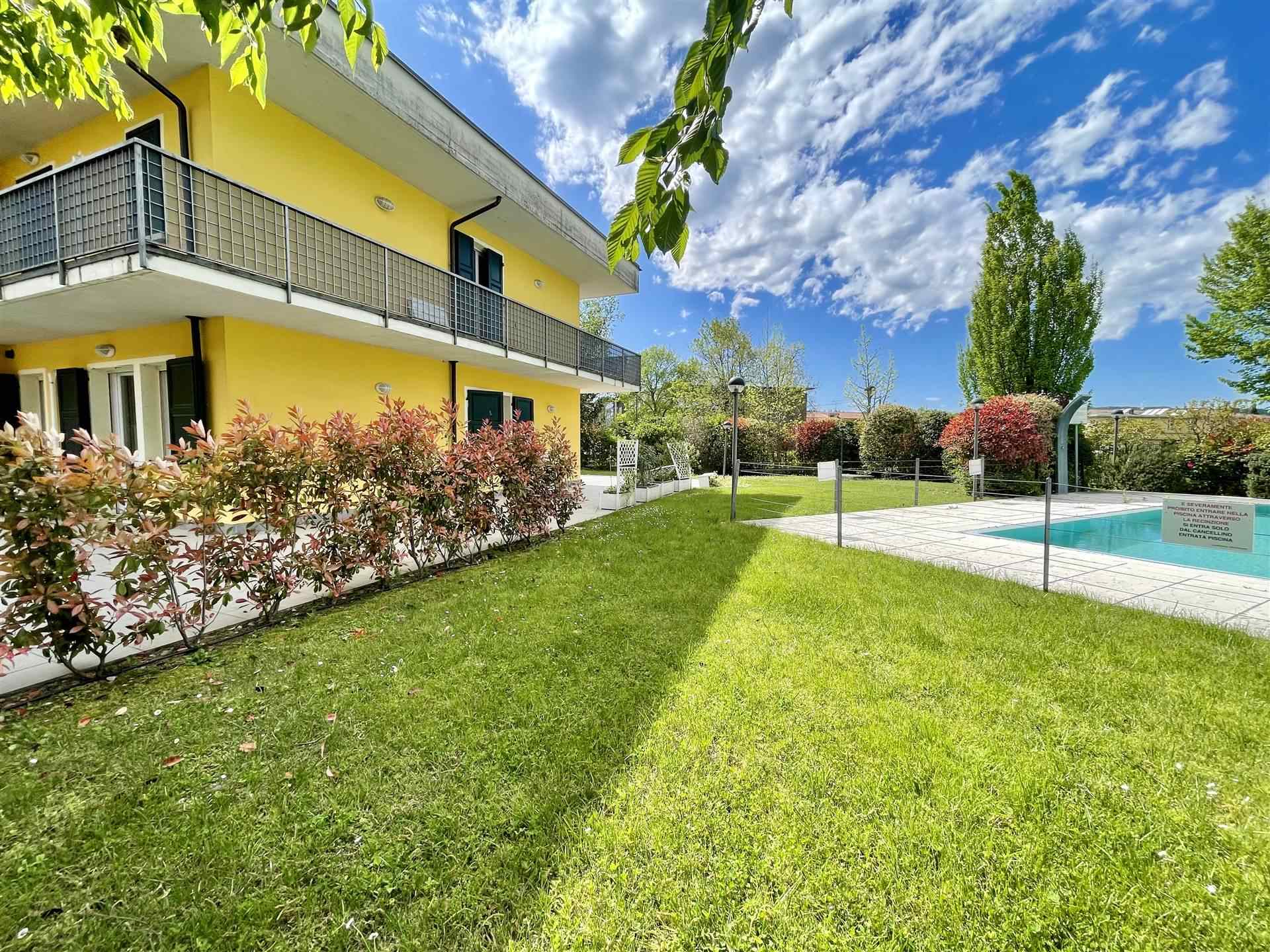 MANERBA DEL GARDA, Duplex villa for sale of 145 Sq. mt., Heating Individual heating system, Energetic class: B, placed at Ground, composed by: 5 Rooms, Separate kitchen, , 3 Bedrooms, 2 Bathrooms, 