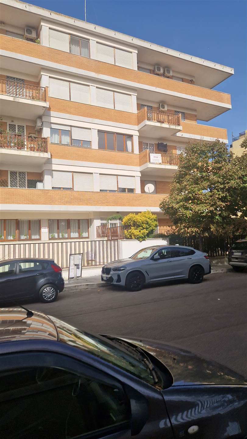 P. PARTIGIANI, LECCE, Apartment for sale of 130 Sq. mt., Habitable, Heating Individual heating system, placed at 2° on 5, composed by: 4 Rooms, 