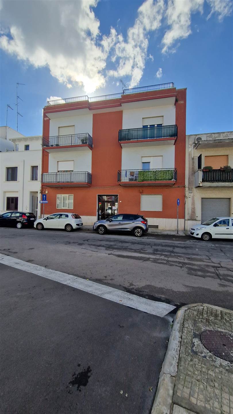 SAN PIO, LECCE, Apartment for sale of 127 Sq. mt., Heating Individual heating system, composed by: 4 Rooms, Little kitchen, 1 Bathroom, Cellar, 
