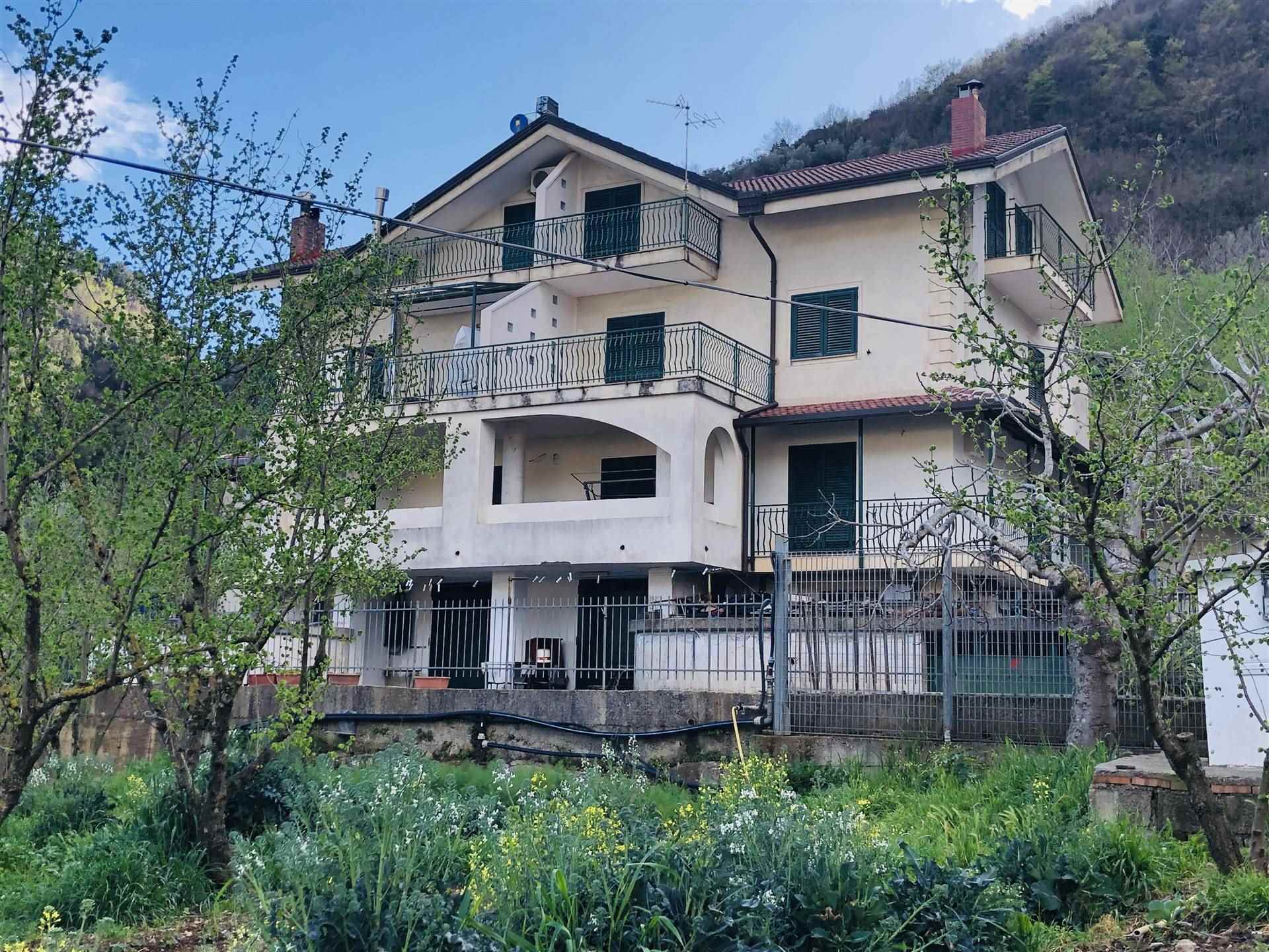 Casa semi indipendente in ottime condizioni a Giffoni Valle Piana