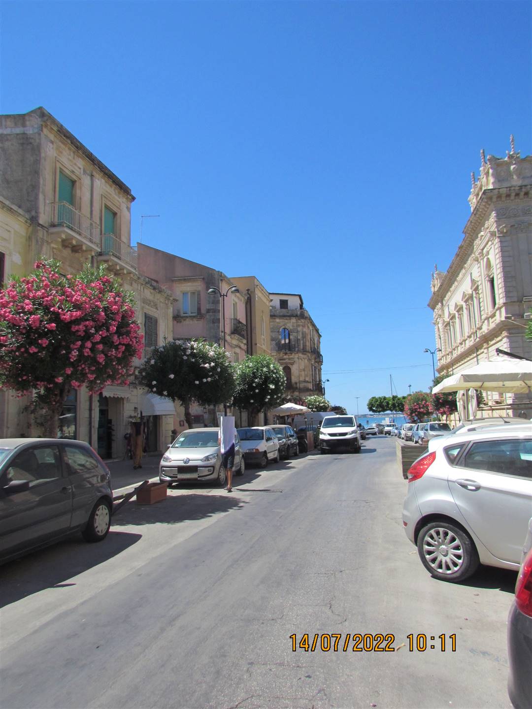 In Ortigia island a few steps from the Marina, we have a 68 sqm apartment located on the first floor and cosisting of entrance hall, living room, one 